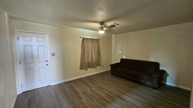 Building Photo - Newly Updated 3 Bd 1 Ba Wasco Home