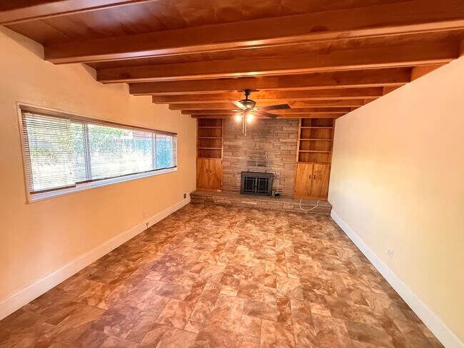 Building Photo - Garden home in Sandia Ridge