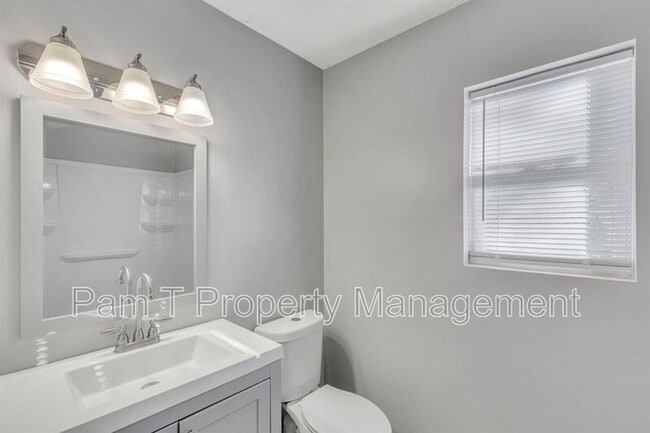 Building Photo - 1925 Cowan Ave