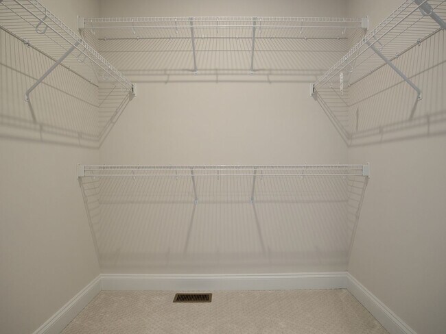 Building Photo - Walkable Short Pump Living with a Huge Private Deck