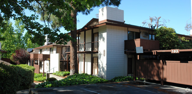 Building Photo - Por Of Camelback Apartment Complex