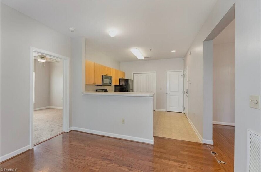 Building Photo - 102 Campus Walk Trl