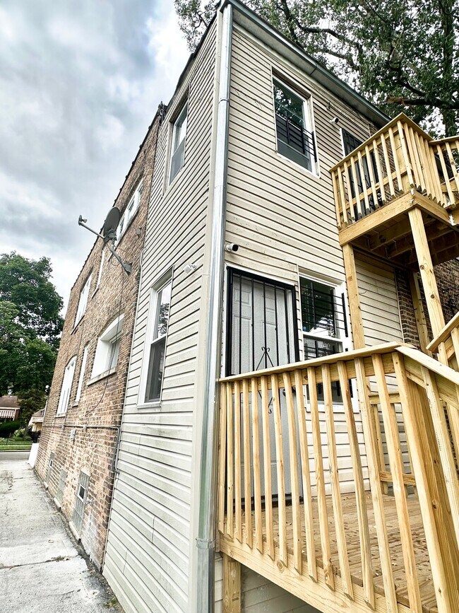 Building Photo - 8837 S Wallace St