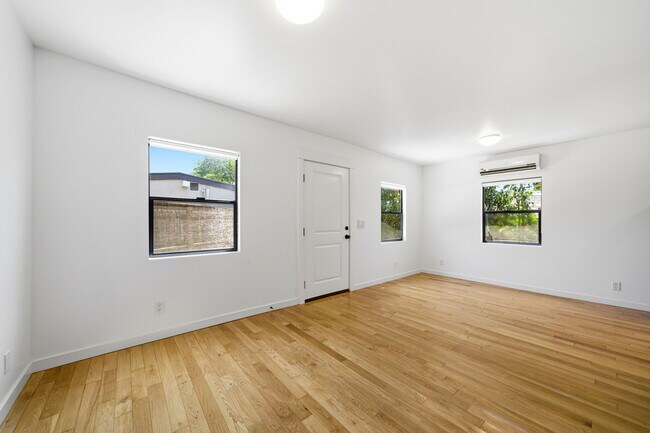Building Photo - 1741 N Ave 46
