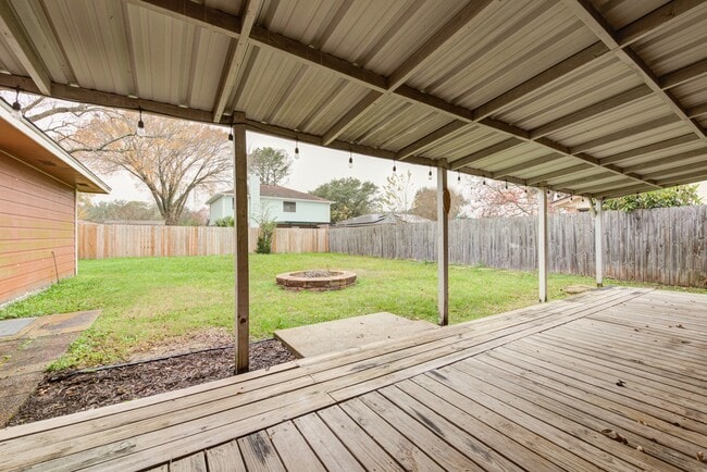 Building Photo - 2213 Baylor Dr