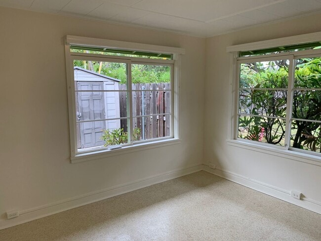 Building Photo - Sustainable Coastal Lifestyle: 2BR House with PV Solar Near Beach