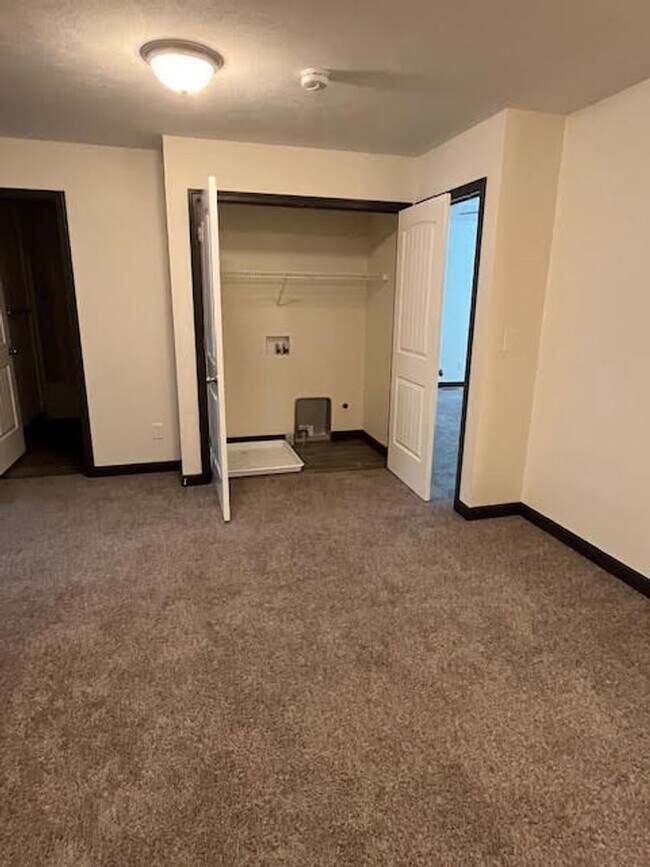 Building Photo - 147 Southpark Dr