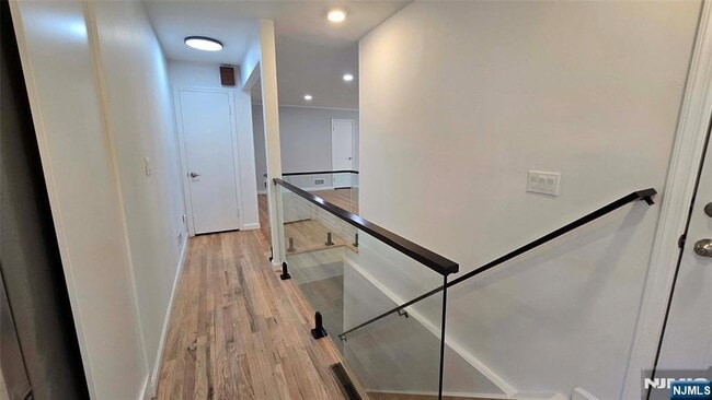 Building Photo - 40 Beechwood Rd