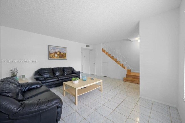 Building Photo - 3 bedroom in Hallandale FL 33009