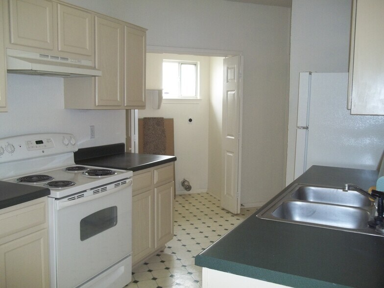 Building Photo - 2205 Garrett Dr