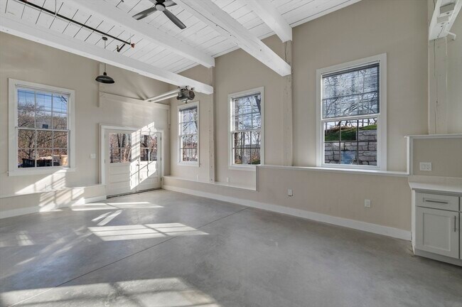 Building Photo - 34 Tremaine St