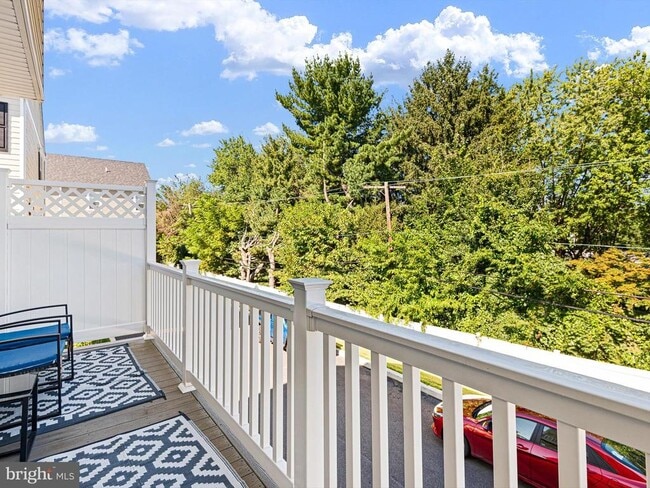 Building Photo - 659 McComb Pl