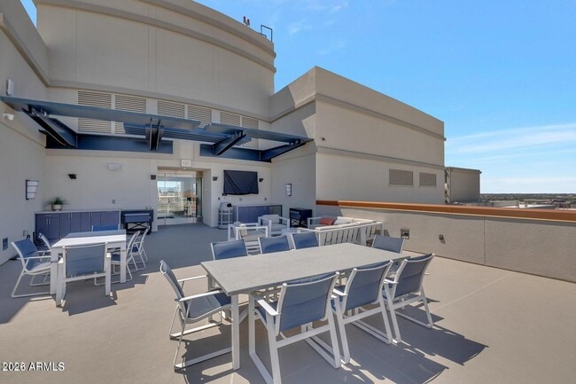 Building Photo - 2211 E Camelback Rd
