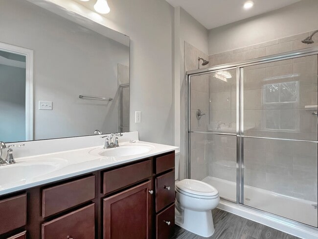 Building Photo - Move-In Ready Townhome with Finished Basem...