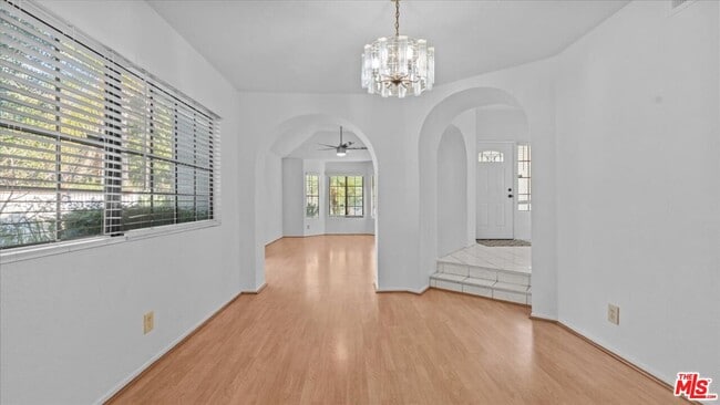 Building Photo - 409 Beverly Dr