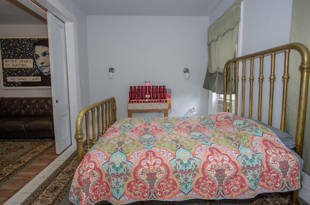 Building Photo - 116 9th St