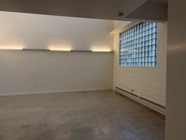 Building Photo - Bright Live-Work Studio with tall ceilings off Lowell Street in Oakland