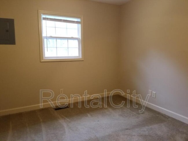 Building Photo - 948 Bear Creek Rd