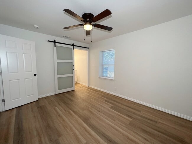 Building Photo - 1108 Park Dr