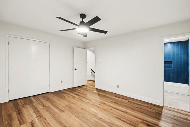 Building Photo - 2101 Mistletoe Ave