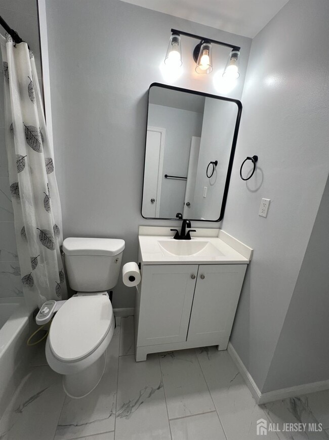 Building Photo - 9 Newman St