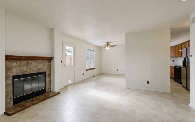 Building Photo - Move-In Ready Sundown Home with Updated Fe...