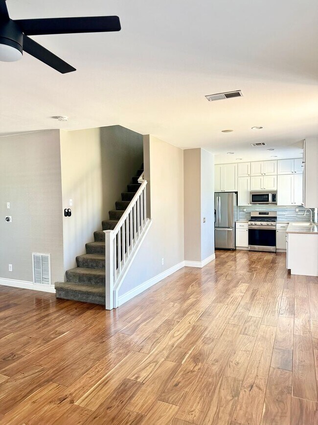 Building Photo - 1508 Robles Dr