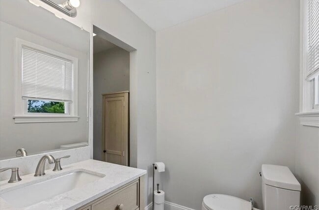 Building Photo - 326 S 20th Ave