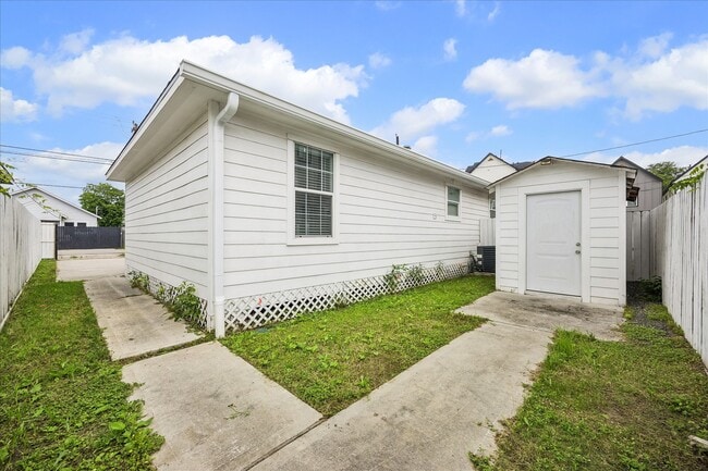 Building Photo - 2610 Cochran St