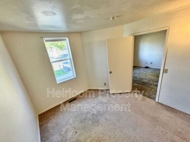 Building Photo - AVAILABLE AUGUST 1st   - 2 Bed 1 Bath Located In Superior WI w/ Bonus Space