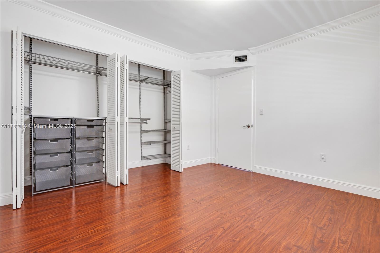 Building Photo - 2441 SW 31st Ave