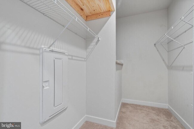 Building Photo - 5908 Etterbeek St