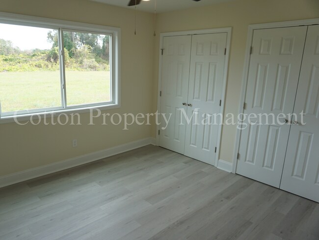 Building Photo - 2BR/1BA Beautiful Condo in Hampstead off S...