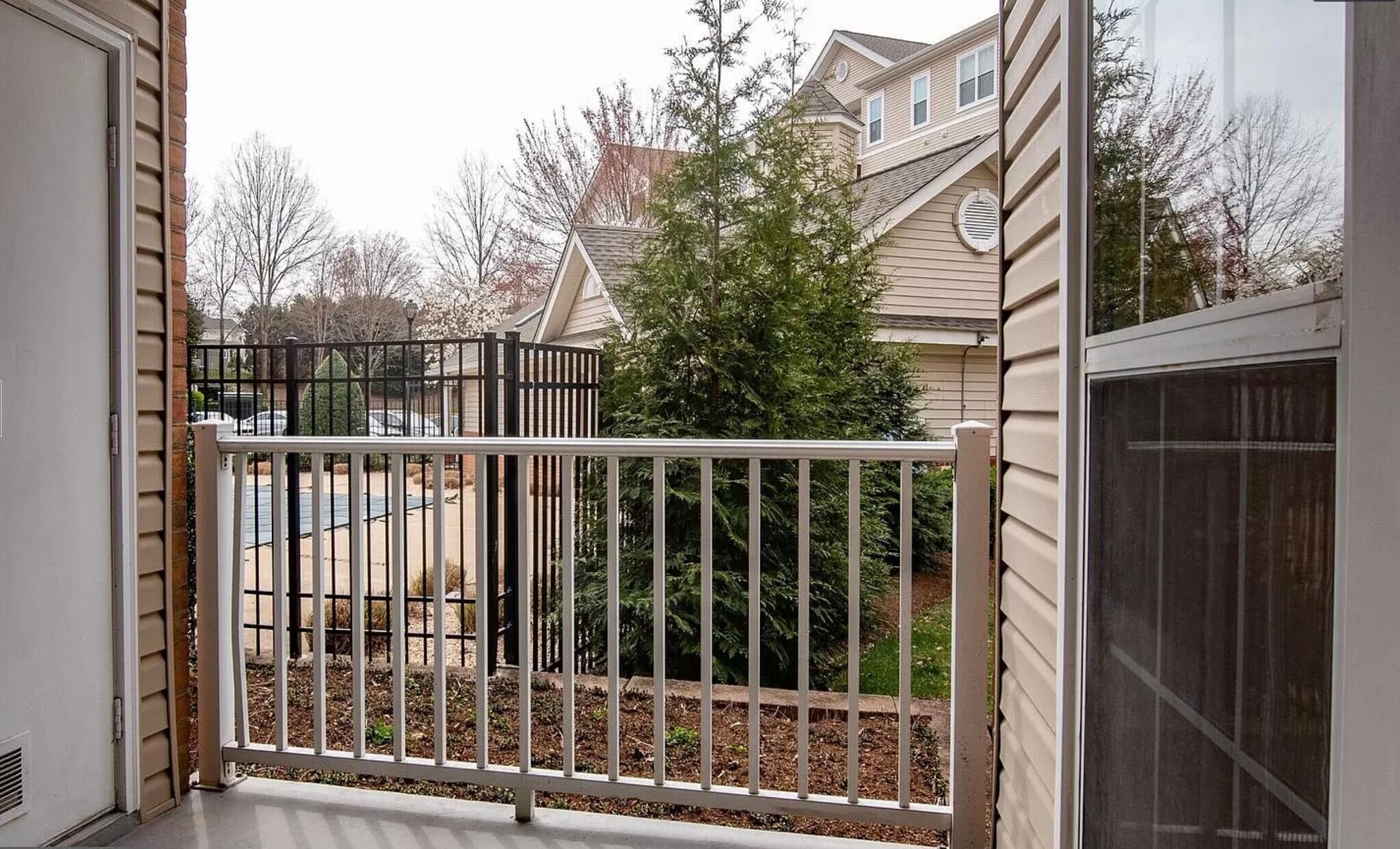Building Photo - 7000 Falls Reach Dr