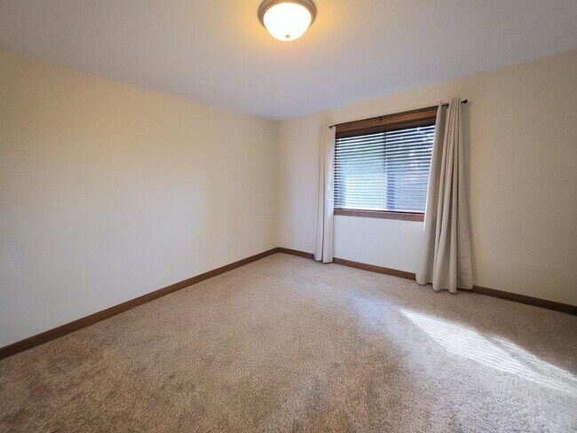 Building Photo - FREE SEPTEMBER RENT for this Spacious 4-Bedroom Home with Vaulted Ceilings with Finished Basement...