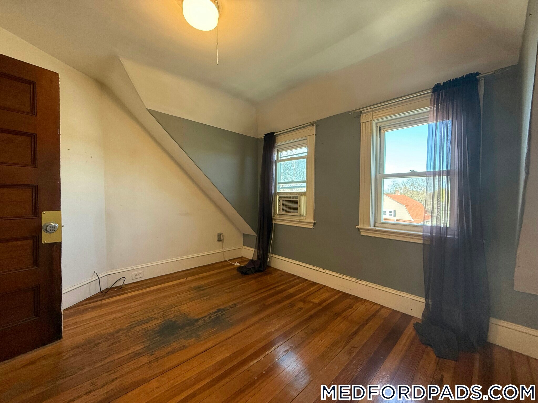 Building Photo - 124 Forest St