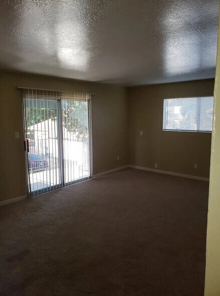 Building Photo - 8081 Via de Palmas Ln