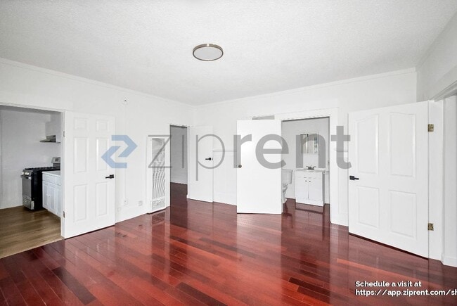 Building Photo - 1425 3rd Ave