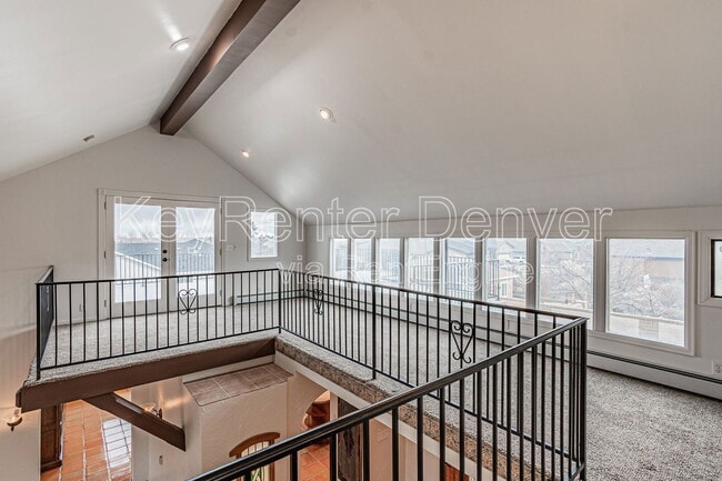 Building Photo - 990 Beech St