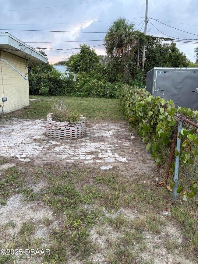 Building Photo - 2537 Coral Way W