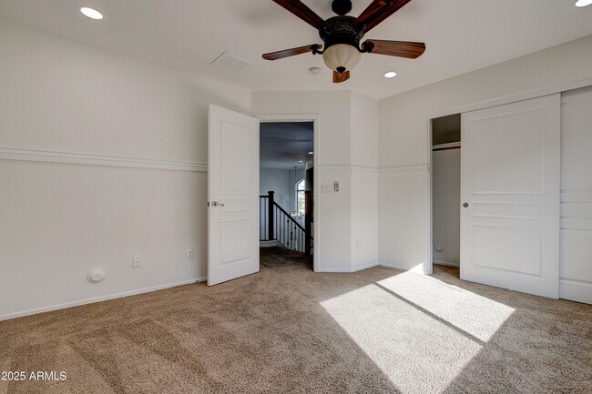 Building Photo - 2237 W Bonanza Ln