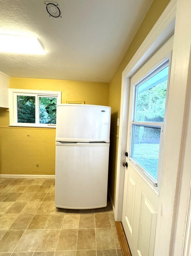 Building Photo - 3 bedroom in Seattle WA 98125