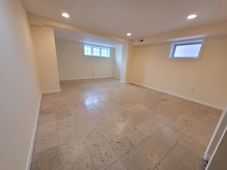 Building Photo - 333 Folcroft St
