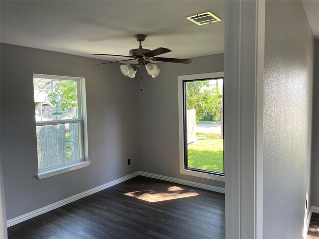 Building Photo - 2709 Terry St