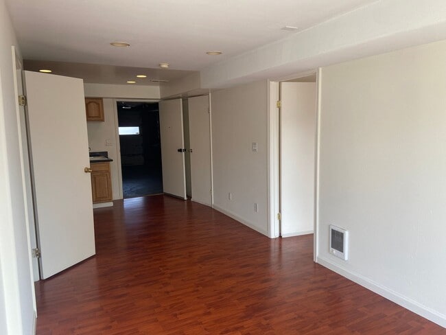 Building Photo - Classic & Timeless Parkside Home 3BD / 2.5BA