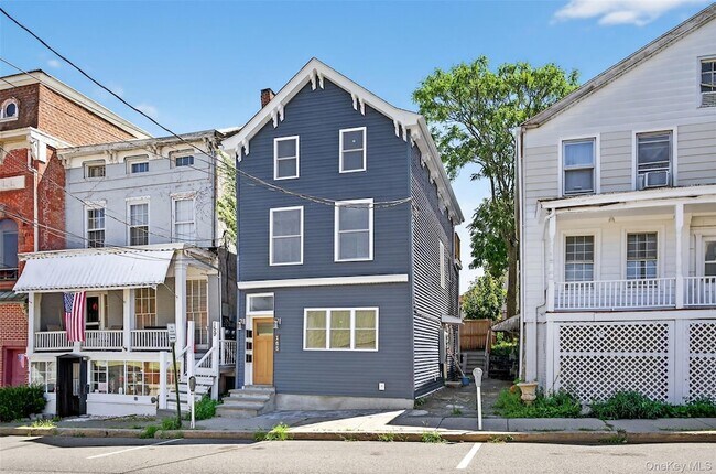 Building Photo - 165 W Main St