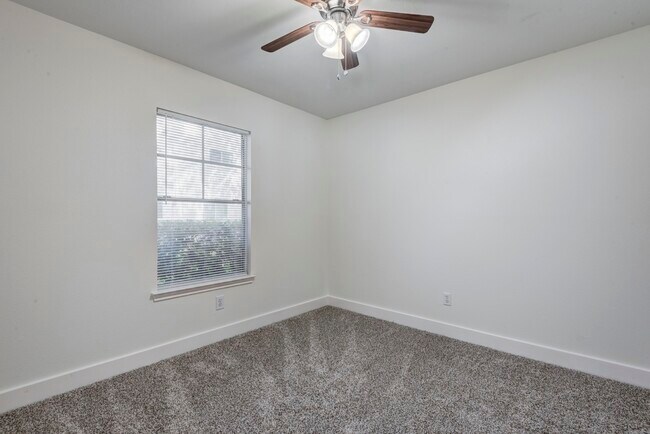 Building Photo - 9622 Farrell Dr