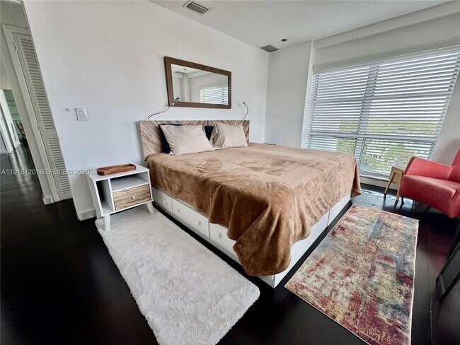 Building Photo - 77 Crandon Blvd