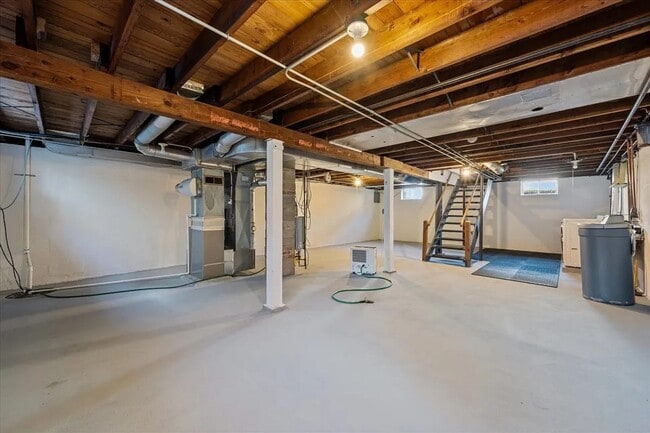 Building Photo - Ingleside Avenue