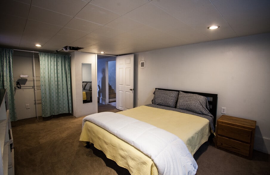 Building Photo - 250 N 17th St